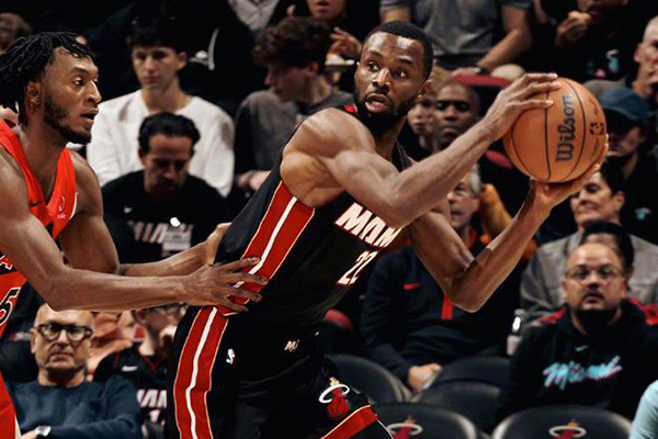 主场失守!热火三大主力下半场哑火,<a href=/lanqiubs/raptors/ target=_blank class=infotextkey>猛龙</a>逆转终结四连败