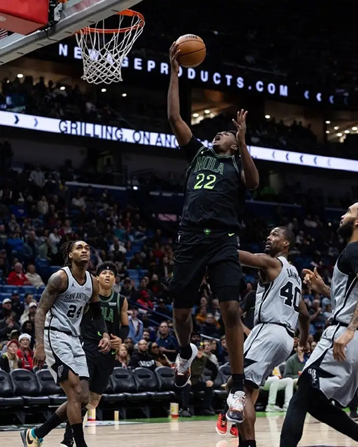 鹈鹕落后25分反扑未果惜败马刺遭7连败，奎因砍33+三双创纪录