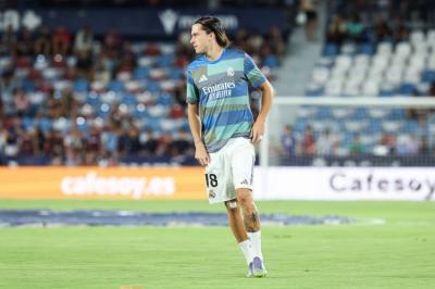 皇马5000万挖到左路铁闸!22岁A费7场全勤,<a href=/zuqiubs/manlian/ target=_blank class=infotextkey>曼联</a>痛失瑰宝?