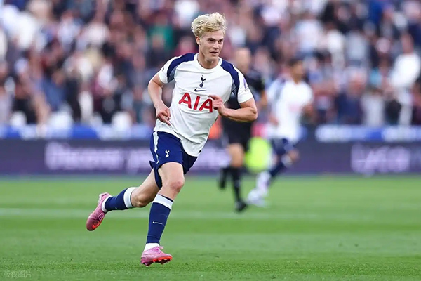 <a href=/zuqiubs/ouguan/ target=_blank class=infotextkey>欧冠</a>-热刺1-0比利亚雷亚尔,贝里瓦尔造乌龙黄潜门将离谱黄油手