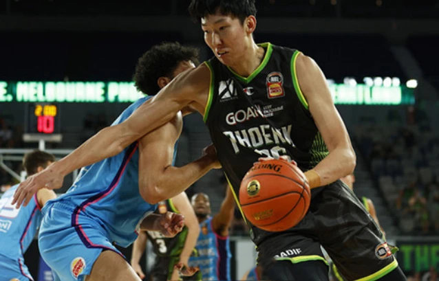 墨尔本联98-90逆转凤凰 德拉维多瓦22分 周琦16+12 克里克27+6